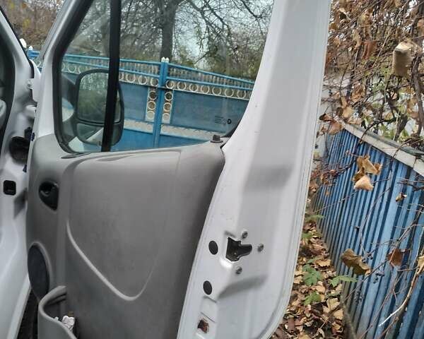 Белый Опель Виваро пасс., объемом двигателя 1.87 л и пробегом 323 тыс. км за 6800 $, фото 3 на Automoto.ua