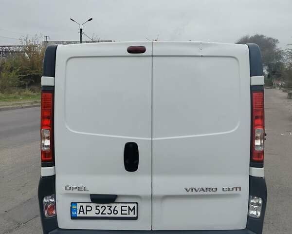 Белый Опель Виваро пасс., объемом двигателя 1.9 л и пробегом 377 тыс. км за 9000 $, фото 4 на Automoto.ua