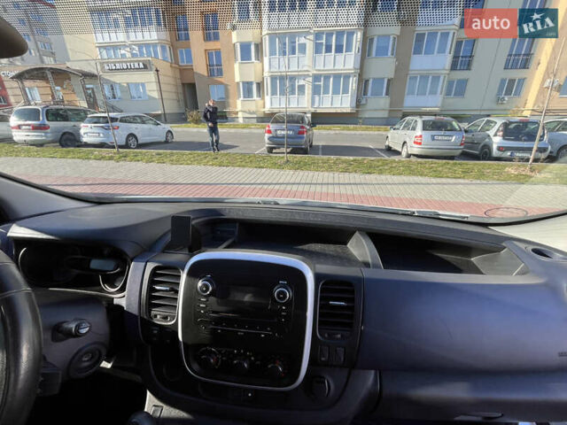 Белый Опель Виваро пасс., объемом двигателя 1.6 л и пробегом 332 тыс. км за 9000 $, фото 6 на Automoto.ua