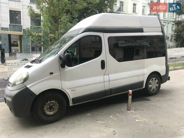 Белый Опель Виваро пасс., объемом двигателя 1.9 л и пробегом 278 тыс. км за 5800 $, фото 1 на Automoto.ua