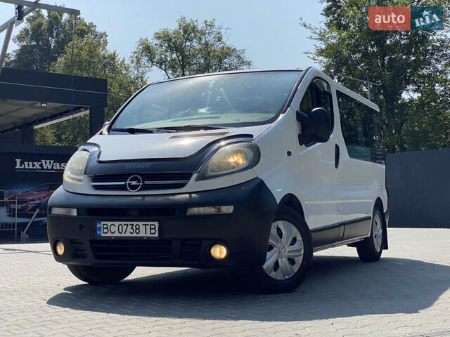 Белый Опель Виваро пасс., объемом двигателя 1.87 л и пробегом 390 тыс. км за 7200 $, фото 9 на Automoto.ua