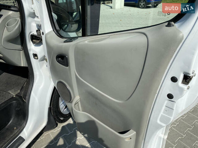 Белый Опель Виваро пасс., объемом двигателя 1.87 л и пробегом 390 тыс. км за 7200 $, фото 23 на Automoto.ua