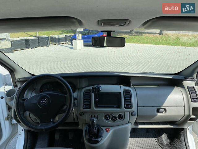 Белый Опель Виваро пасс., объемом двигателя 1.87 л и пробегом 390 тыс. км за 7200 $, фото 21 на Automoto.ua