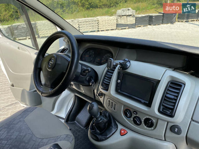 Белый Опель Виваро пасс., объемом двигателя 1.87 л и пробегом 390 тыс. км за 7200 $, фото 19 на Automoto.ua