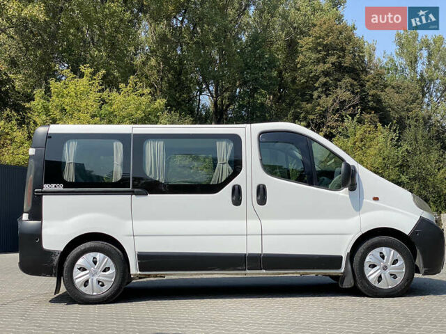 Белый Опель Виваро пасс., объемом двигателя 1.87 л и пробегом 390 тыс. км за 7200 $, фото 6 на Automoto.ua