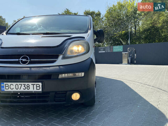 Белый Опель Виваро пасс., объемом двигателя 1.87 л и пробегом 390 тыс. км за 7200 $, фото 11 на Automoto.ua