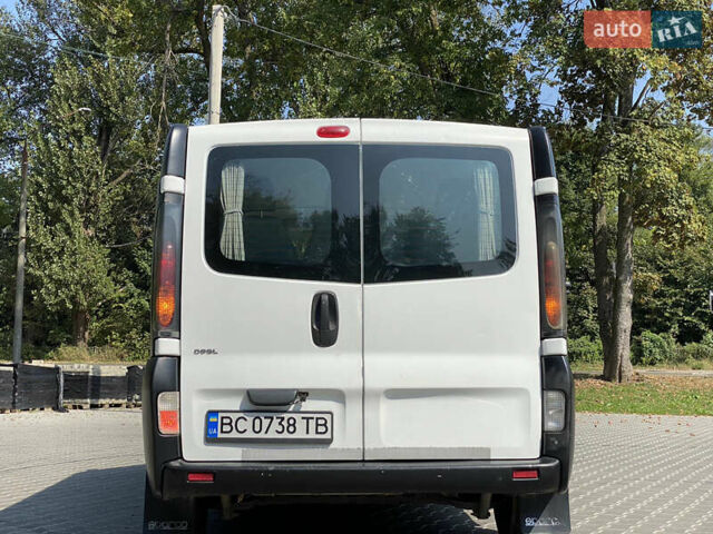 Белый Опель Виваро пасс., объемом двигателя 1.87 л и пробегом 390 тыс. км за 7200 $, фото 4 на Automoto.ua