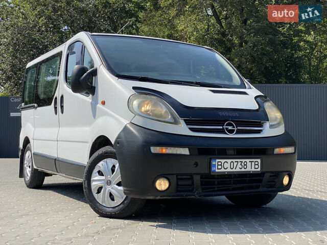 Белый Опель Виваро пасс., объемом двигателя 1.87 л и пробегом 390 тыс. км за 7200 $, фото 8 на Automoto.ua