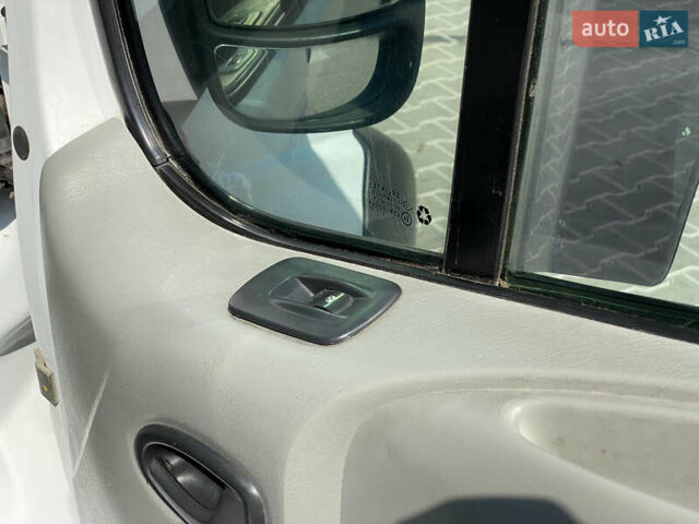 Белый Опель Виваро пасс., объемом двигателя 1.87 л и пробегом 390 тыс. км за 7200 $, фото 24 на Automoto.ua