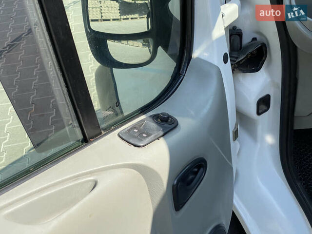 Белый Опель Виваро пасс., объемом двигателя 1.87 л и пробегом 390 тыс. км за 7200 $, фото 15 на Automoto.ua