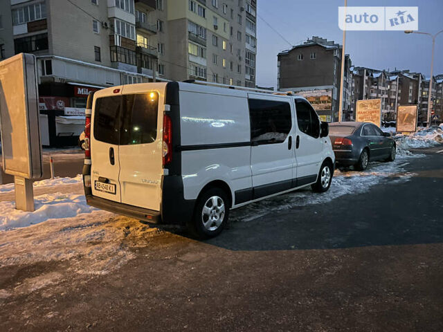 Белый Опель Виваро пасс., объемом двигателя 2 л и пробегом 330 тыс. км за 13400 $, фото 2 на Automoto.ua