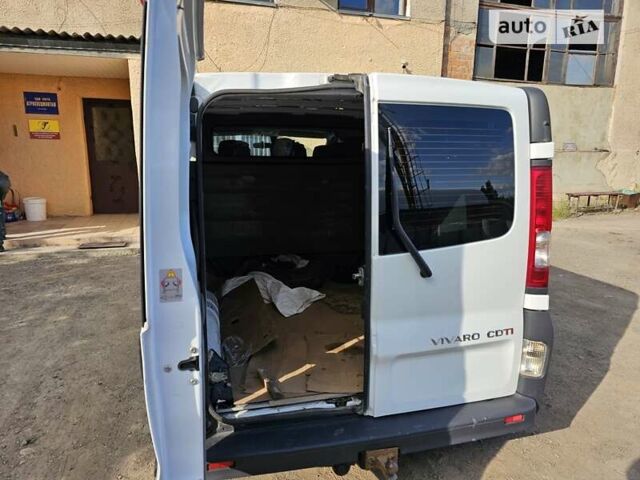 Белый Опель Виваро пасс., объемом двигателя 0 л и пробегом 270 тыс. км за 12600 $, фото 3 на Automoto.ua