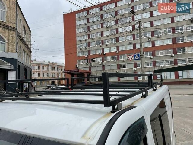 Белый Опель Виваро пасс., объемом двигателя 0 л и пробегом 320 тыс. км за 9000 $, фото 3 на Automoto.ua