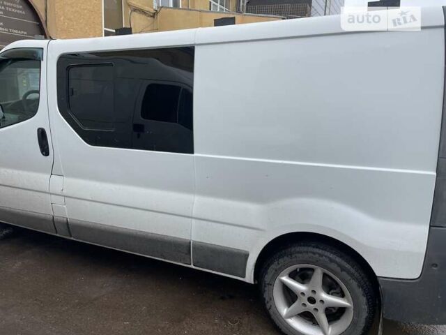 Белый Опель Виваро пасс., объемом двигателя 0 л и пробегом 320 тыс. км за 9000 $, фото 4 на Automoto.ua