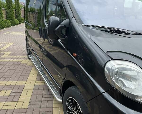 Чорний Опель Віваро пас., об'ємом двигуна 2.2 л та пробігом 396 тис. км за 15500 $, фото 13 на Automoto.ua