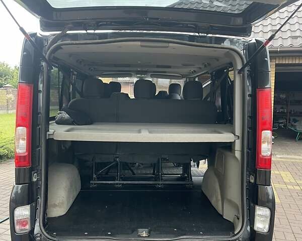 Чорний Опель Віваро пас., об'ємом двигуна 2.2 л та пробігом 396 тис. км за 15500 $, фото 3 на Automoto.ua