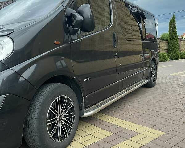 Чорний Опель Віваро пас., об'ємом двигуна 2.2 л та пробігом 396 тис. км за 15500 $, фото 12 на Automoto.ua