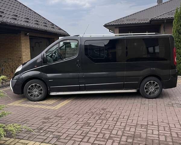 Чорний Опель Віваро пас., об'ємом двигуна 2.2 л та пробігом 396 тис. км за 15500 $, фото 5 на Automoto.ua