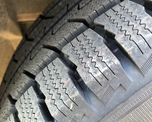 Красный Опель Виваро пасс., объемом двигателя 2 л и пробегом 485 тыс. км за 7700 $, фото 15 на Automoto.ua