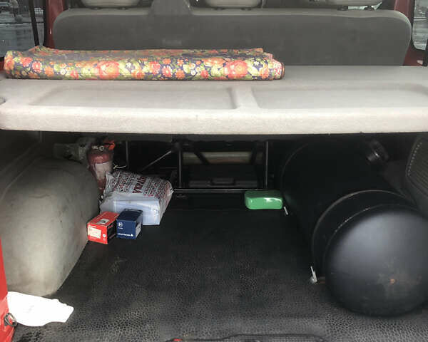 Красный Опель Виваро пасс., объемом двигателя 2 л и пробегом 485 тыс. км за 7700 $, фото 6 на Automoto.ua