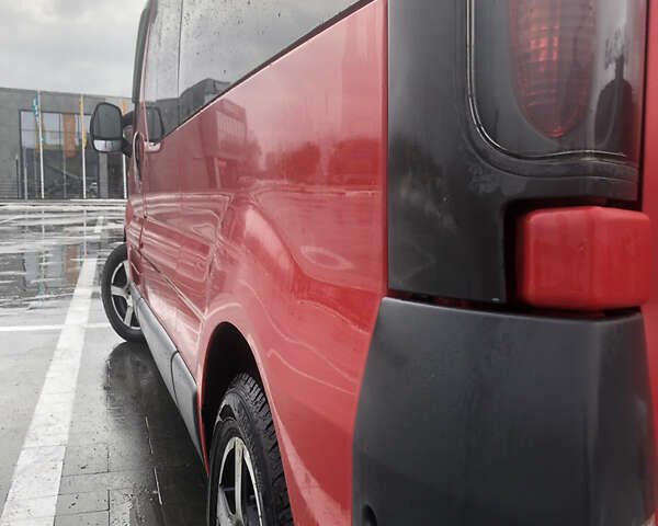 Красный Опель Виваро пасс., объемом двигателя 2 л и пробегом 485 тыс. км за 7700 $, фото 3 на Automoto.ua