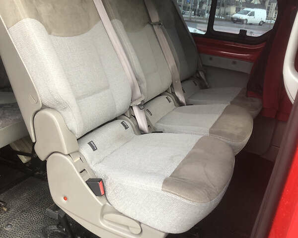 Красный Опель Виваро пасс., объемом двигателя 2 л и пробегом 485 тыс. км за 7700 $, фото 11 на Automoto.ua