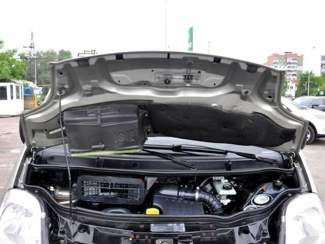 Опель Виваро пасс., объемом двигателя 2 л и пробегом 260 тыс. км за 8500 $, фото 1 на Automoto.ua