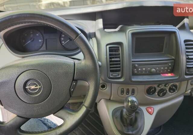 Опель Виваро пасс., объемом двигателя 2 л и пробегом 315 тыс. км за 11000 $, фото 6 на Automoto.ua