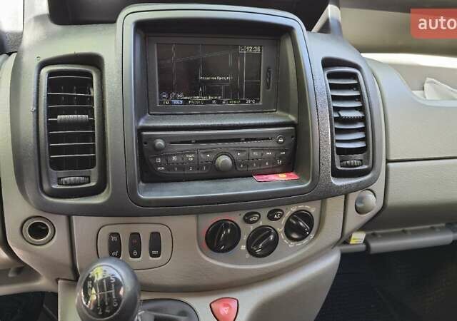 Опель Виваро пасс., объемом двигателя 2 л и пробегом 315 тыс. км за 11000 $, фото 12 на Automoto.ua