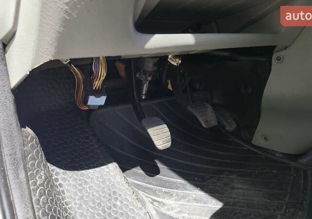 Опель Виваро пасс., объемом двигателя 2 л и пробегом 315 тыс. км за 11000 $, фото 9 на Automoto.ua