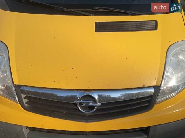 Опель Виваро пасс., объемом двигателя 2 л и пробегом 300 тыс. км за 9800 $, фото 1 на Automoto.ua