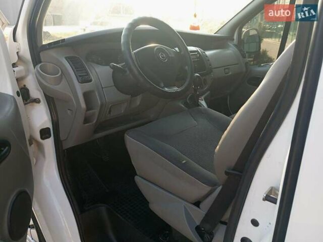 Опель Виваро пасс., объемом двигателя 2 л и пробегом 340 тыс. км за 7999 $, фото 4 на Automoto.ua
