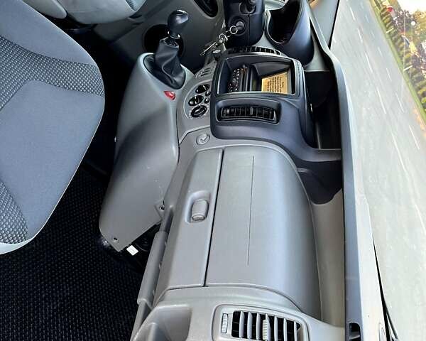 Опель Виваро пасс., объемом двигателя 2.5 л и пробегом 262 тыс. км за 12800 $, фото 16 на Automoto.ua