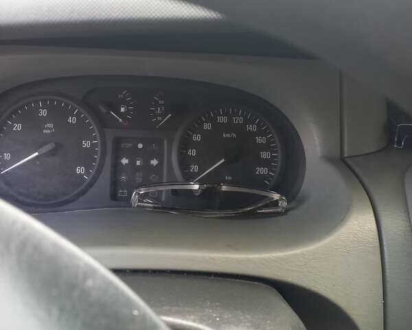 Желтый Опель Виваро пасс., объемом двигателя 1.87 л и пробегом 320 тыс. км за 6000 $, фото 4 на Automoto.ua