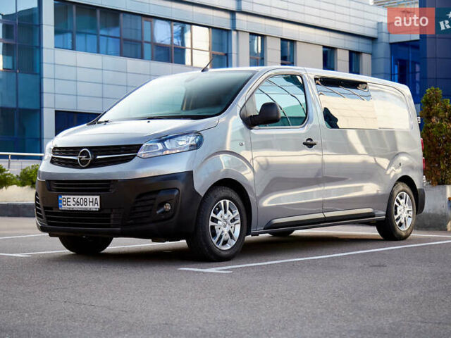 Серый Опель Виваро пасс., объемом двигателя 2 л и пробегом 110 тыс. км за 27000 $, фото 5 на Automoto.ua