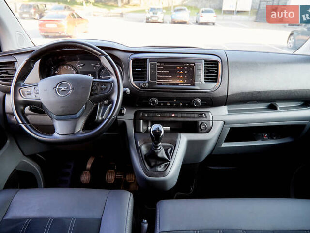 Серый Опель Виваро пасс., объемом двигателя 2 л и пробегом 110 тыс. км за 27000 $, фото 20 на Automoto.ua