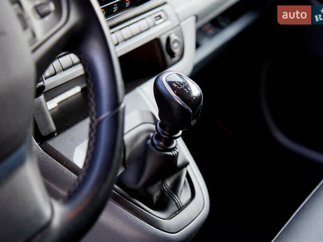 Серый Опель Виваро пасс., объемом двигателя 2 л и пробегом 110 тыс. км за 27000 $, фото 15 на Automoto.ua