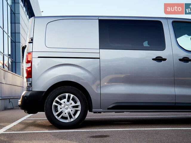 Серый Опель Виваро пасс., объемом двигателя 2 л и пробегом 110 тыс. км за 27000 $, фото 3 на Automoto.ua