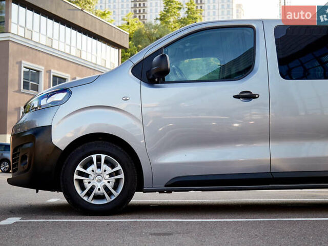 Серый Опель Виваро пасс., объемом двигателя 2 л и пробегом 110 тыс. км за 27000 $, фото 6 на Automoto.ua