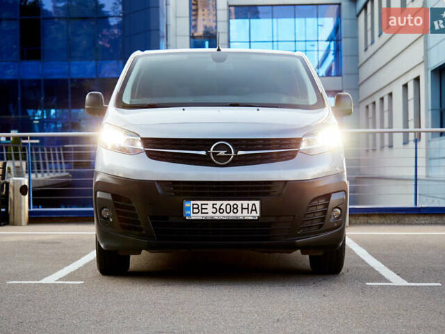 Серый Опель Виваро пасс., объемом двигателя 2 л и пробегом 110 тыс. км за 27000 $, фото 8 на Automoto.ua