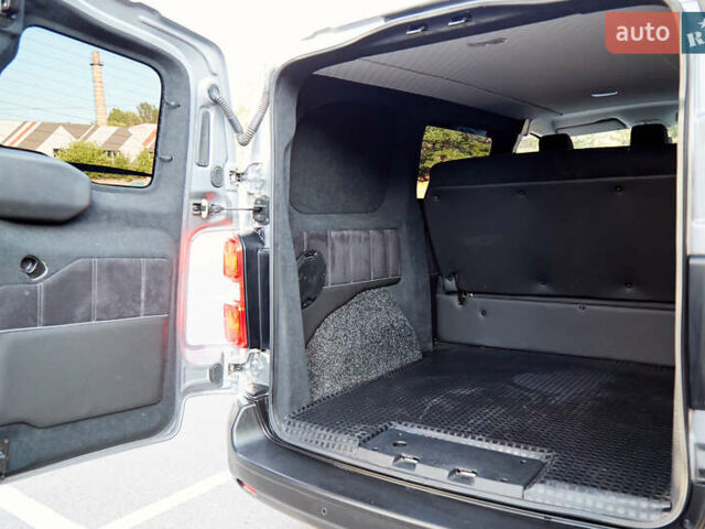 Серый Опель Виваро пасс., объемом двигателя 2 л и пробегом 110 тыс. км за 27000 $, фото 23 на Automoto.ua