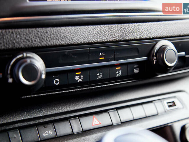 Серый Опель Виваро пасс., объемом двигателя 2 л и пробегом 110 тыс. км за 27000 $, фото 17 на Automoto.ua