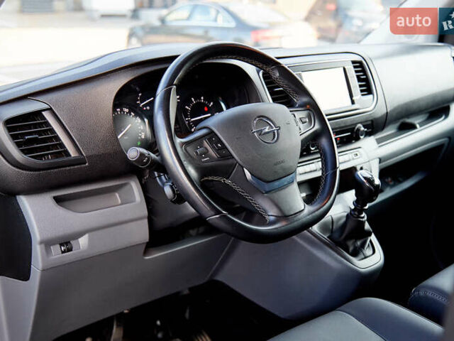 Серый Опель Виваро пасс., объемом двигателя 2 л и пробегом 110 тыс. км за 27000 $, фото 13 на Automoto.ua