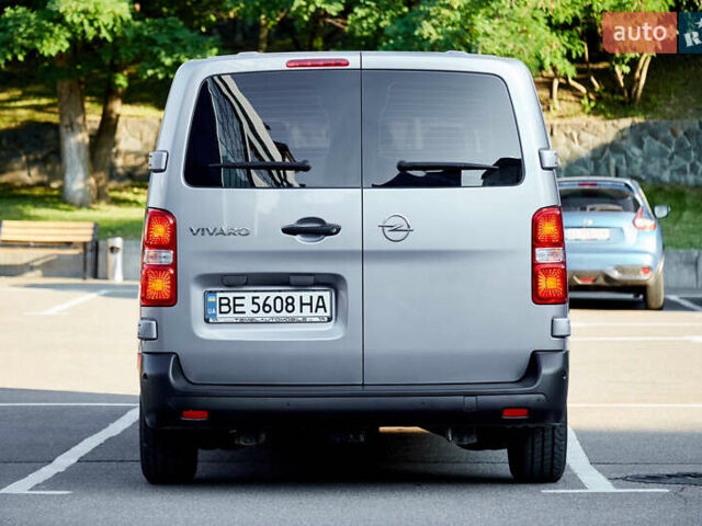 Серый Опель Виваро пасс., объемом двигателя 2 л и пробегом 110 тыс. км за 27000 $, фото 10 на Automoto.ua