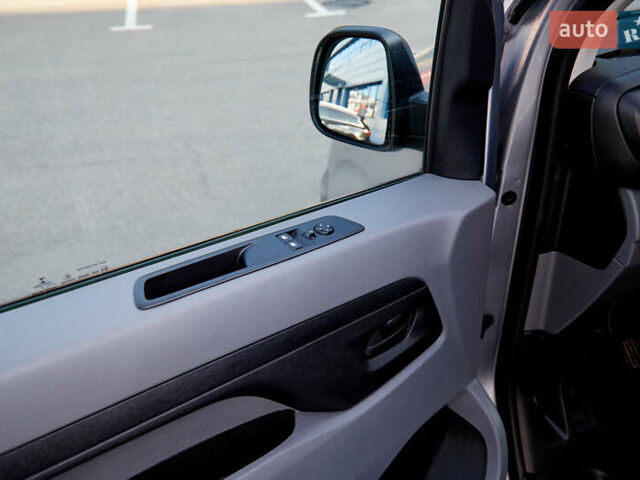 Серый Опель Виваро пасс., объемом двигателя 2 л и пробегом 110 тыс. км за 27000 $, фото 12 на Automoto.ua