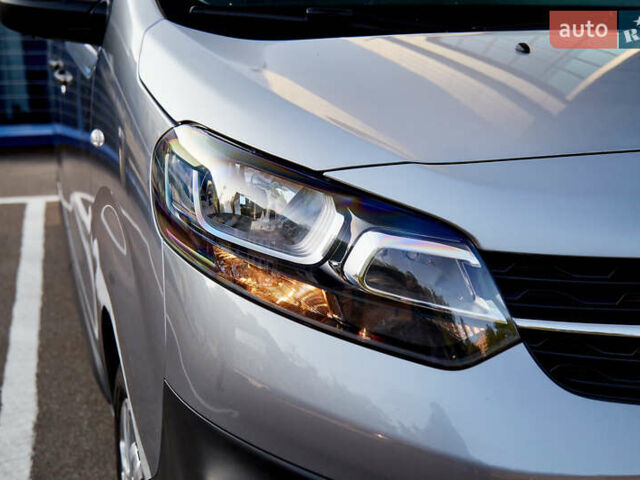 Серый Опель Виваро пасс., объемом двигателя 2 л и пробегом 110 тыс. км за 27000 $, фото 4 на Automoto.ua