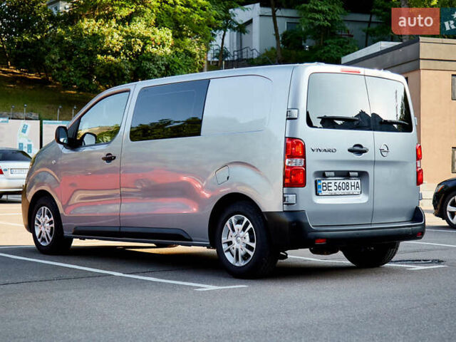 Серый Опель Виваро пасс., объемом двигателя 2 л и пробегом 110 тыс. км за 27000 $, фото 9 на Automoto.ua