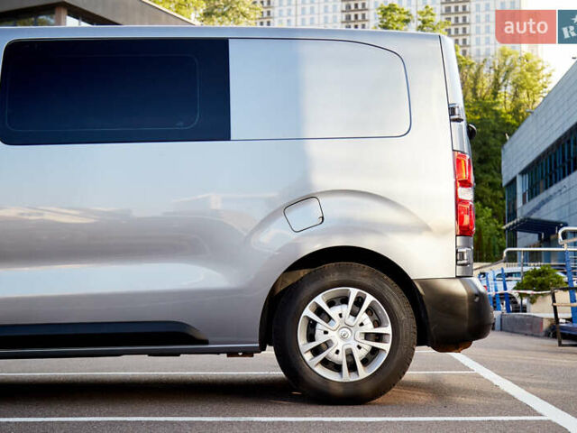 Серый Опель Виваро пасс., объемом двигателя 2 л и пробегом 110 тыс. км за 27000 $, фото 7 на Automoto.ua