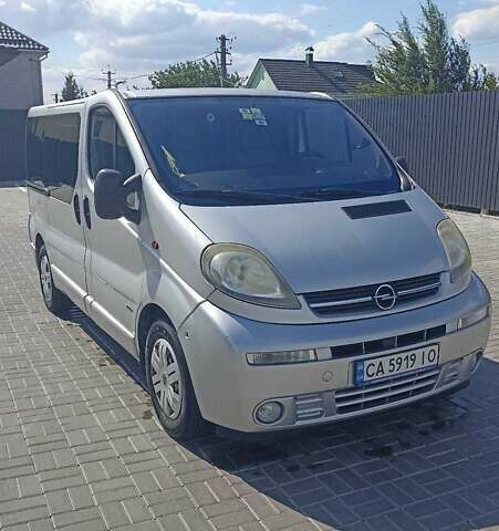 Серый Опель Виваро пасс., объемом двигателя 1.9 л и пробегом 250 тыс. км за 7300 $, фото 11 на Automoto.ua