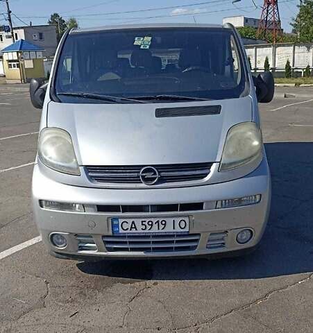 Серый Опель Виваро пасс., объемом двигателя 1.9 л и пробегом 250 тыс. км за 7300 $, фото 15 на Automoto.ua